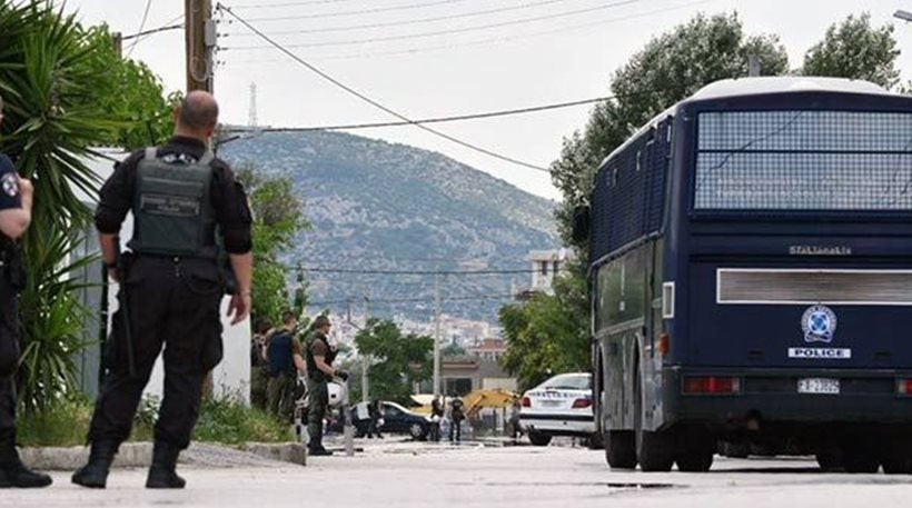 Έφοδος της αστυνομίας σε καταυλισμό Ρομά στο Μενίδι – Βρέθηκαν δύο κιλά ηρωίνης – Δεκάδες προσαγωγές